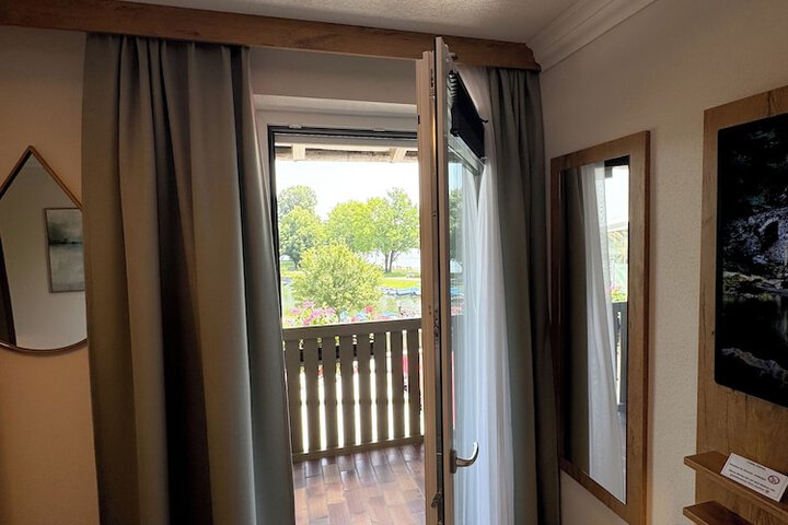 Room 53 of 207