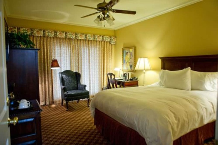 Room 32 of 60