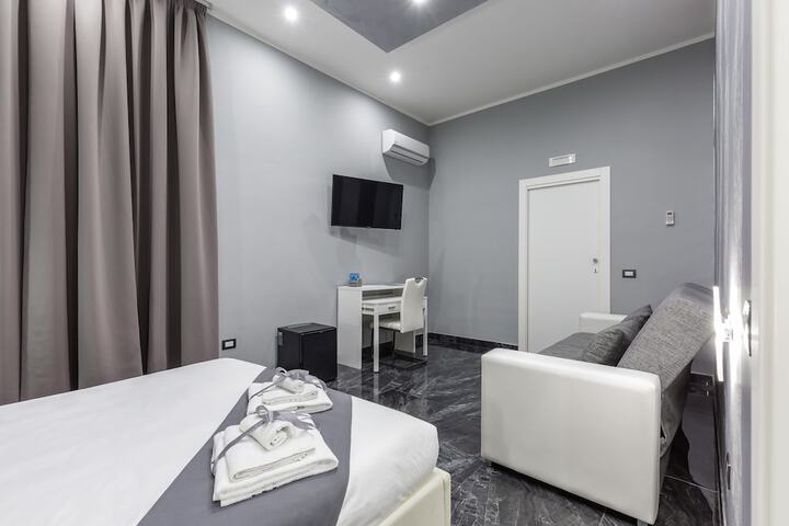 Room 8 of 93