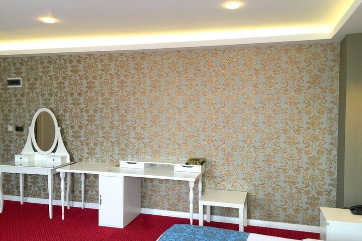 Room 5 of 33