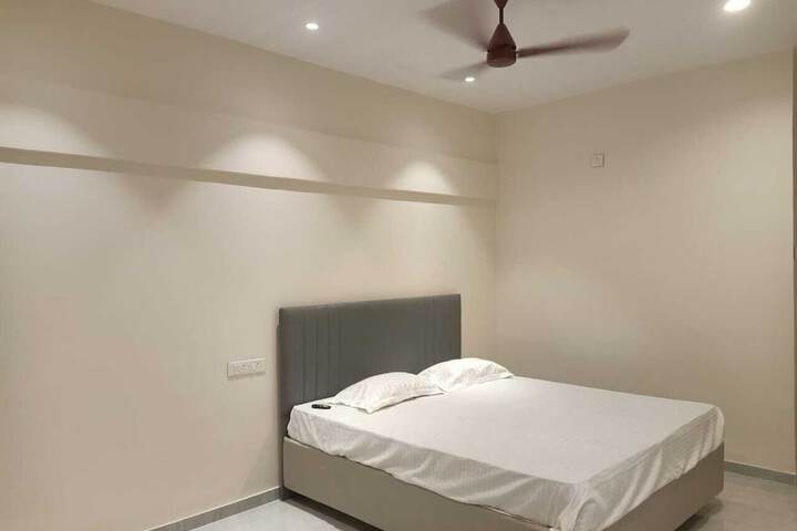 Room 6 of 18