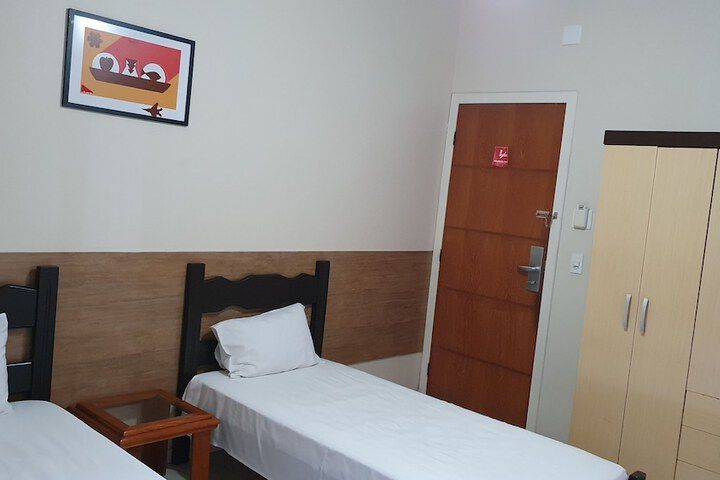 Room 32 of 67