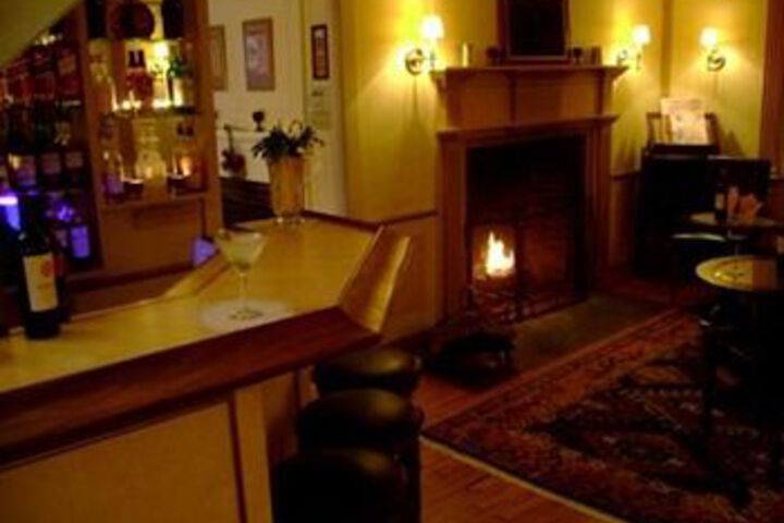 Lounge 18 of 18