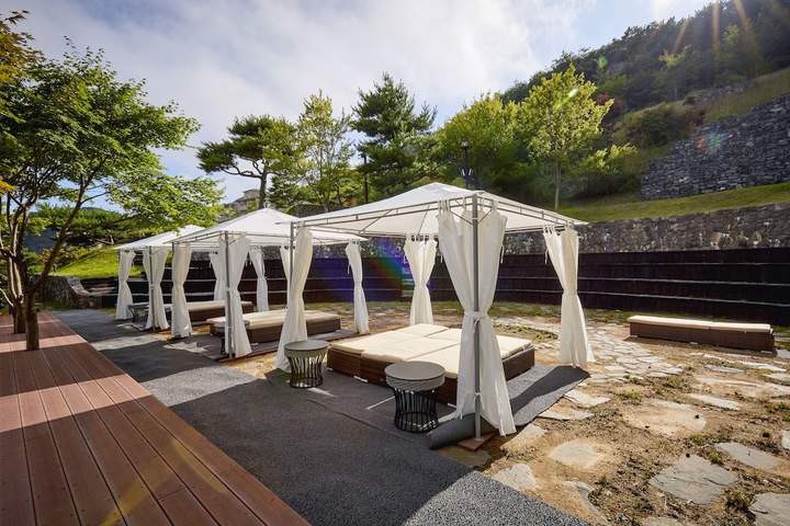 Sundeck 68 of 90