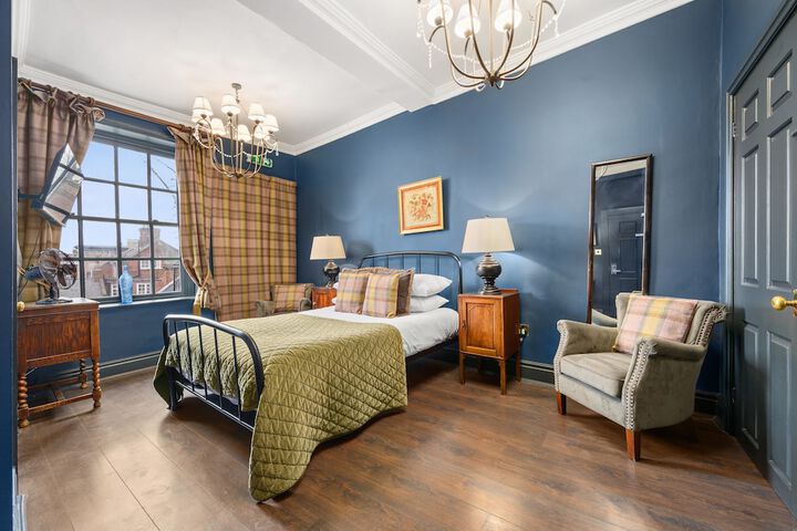 Room 10 of 31