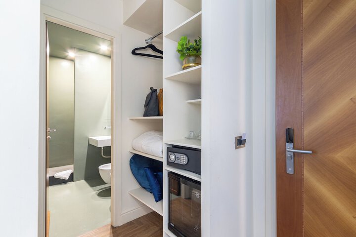 Room 15 of 76