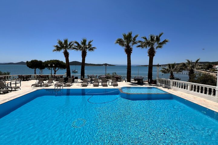 Hotel Pool