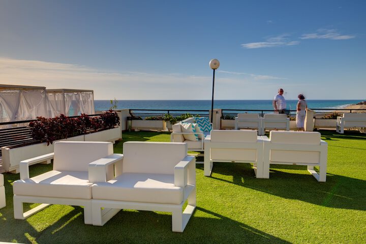 Hotel with Pool