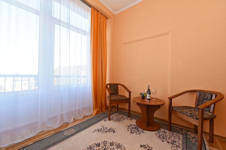 Room 9 of 97