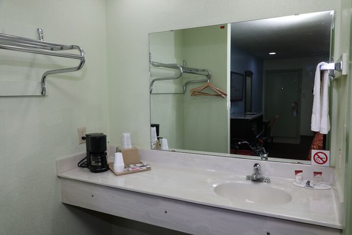 Room 10 of 16