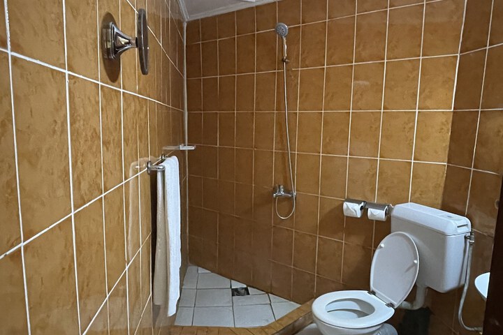 Room 28 of 35