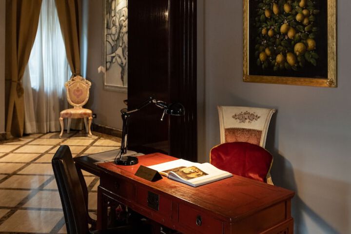 Concierge desk