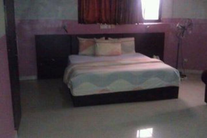 Room 4 of 18