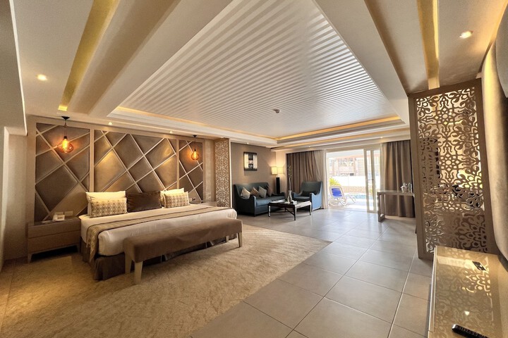 Room 12 of 120