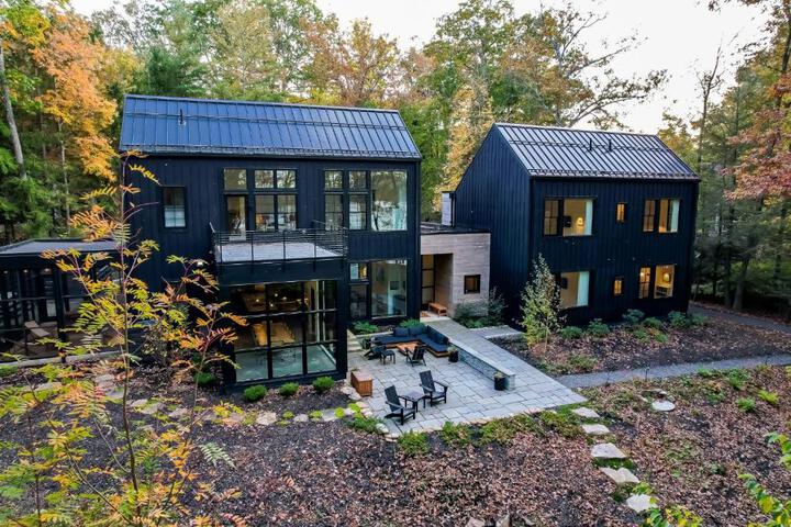 The Birch Bower: Luxury Lakefront Home in Oakland, MD