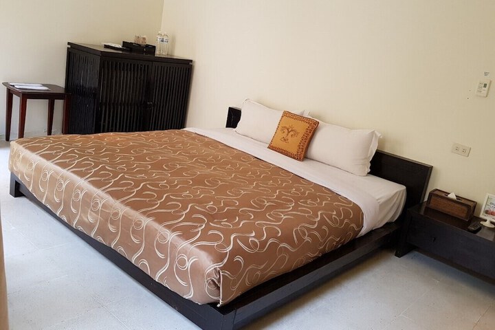 Room 6 of 24