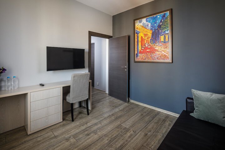 Room 8 of 24