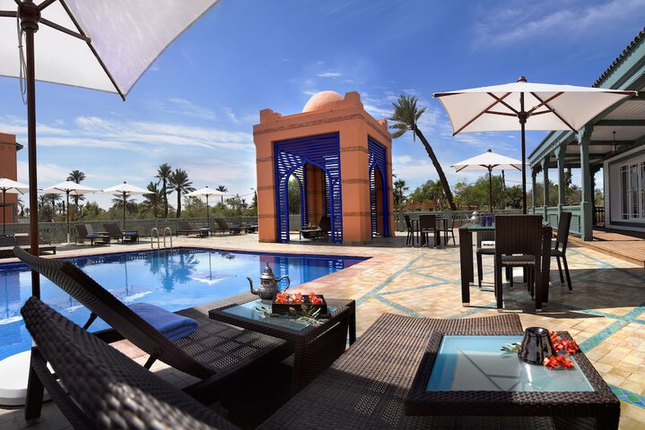 Hotel with Pool