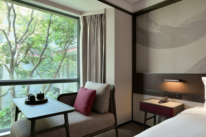 Room 12 of 46
