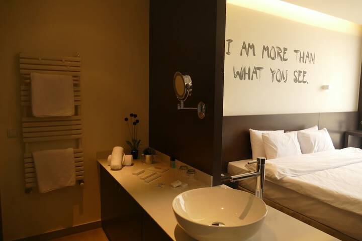 Room 31 of 64