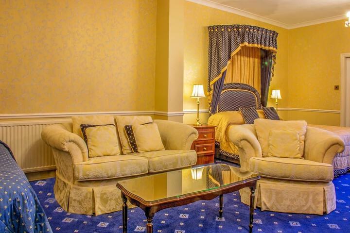 Room 15 of 32