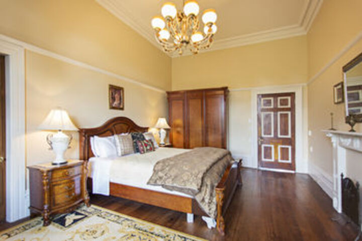 Room 26 of 73
