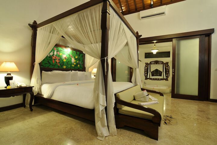 Room 3 of 113