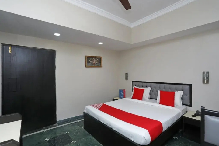 Room 5 of 10