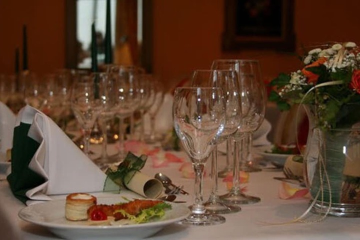 Dining 33 of 56