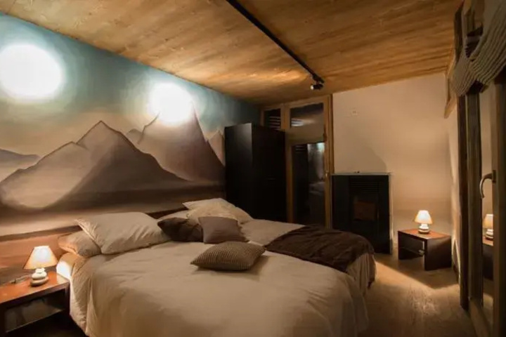Room 2 of 9