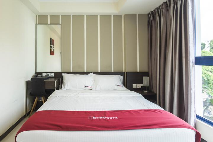 RedDoorz near Sentosa Island