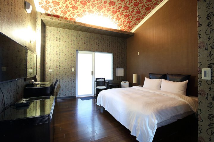 Room 4 of 33