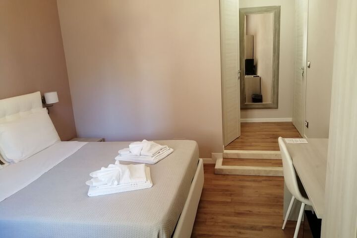 Room 8 of 68