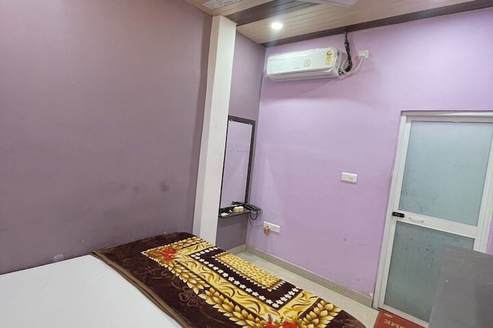 Room 5 of 44
