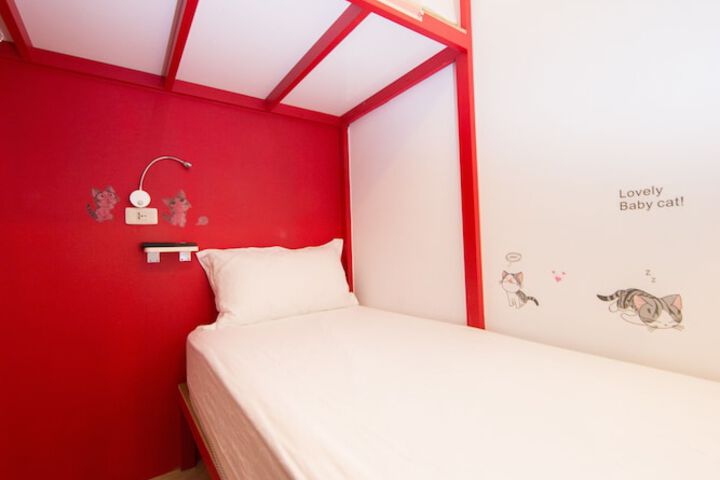 Room 13 of 170