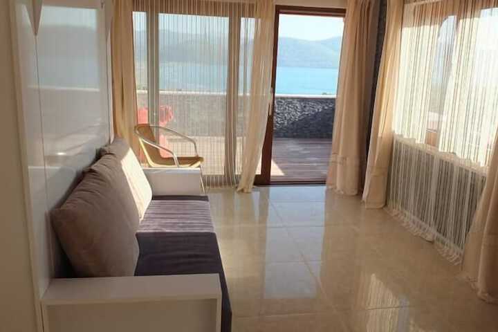 Room 6 of 22