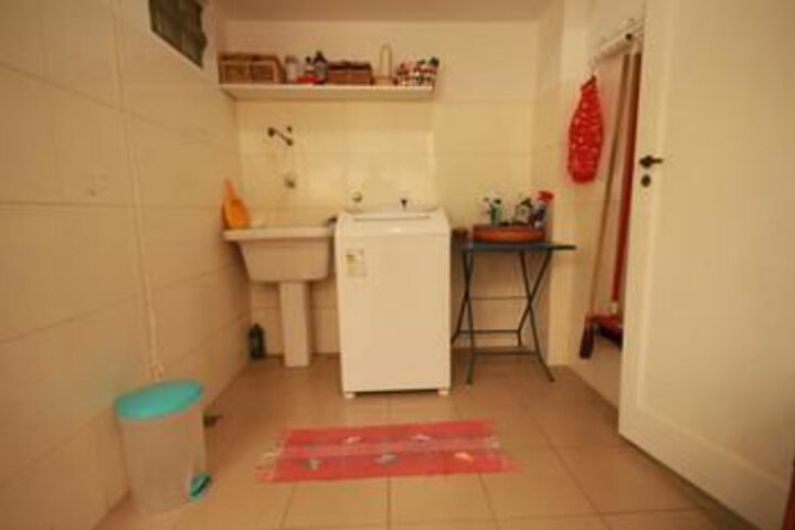 Room 10 of 35