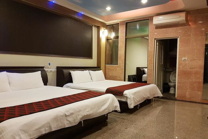Room 17 of 31
