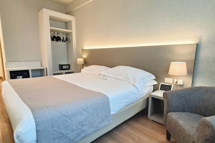 Room 40 of 76