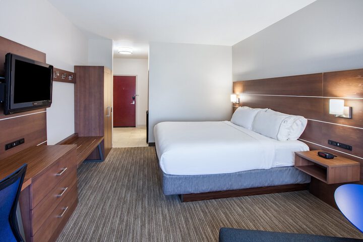 Standard | King Bed (5 of 14)