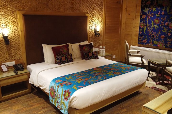 Room 5 of 10