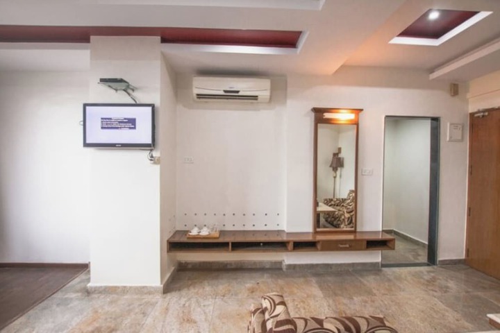 Room 4 of 7