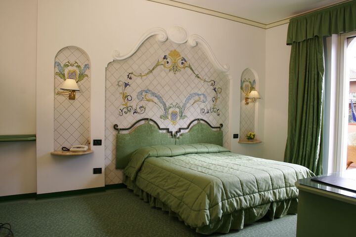 Room 4 of 49