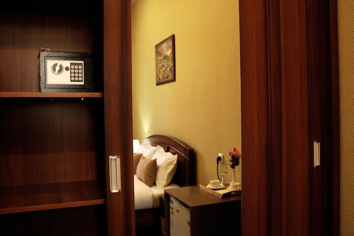 Room 10 of 71