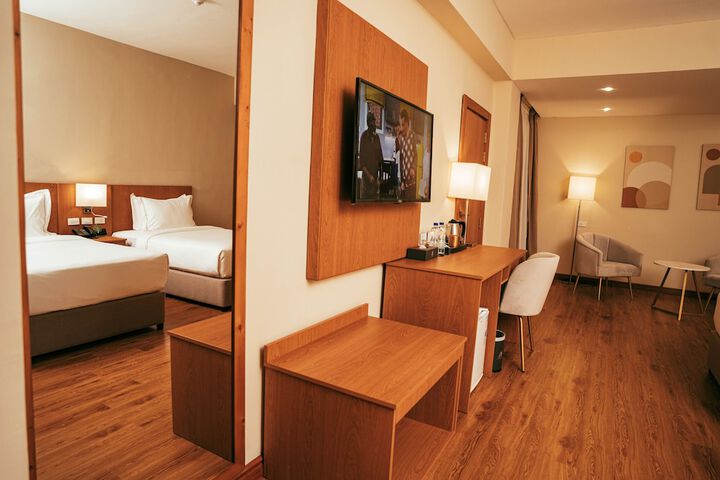 Room 7 of 34