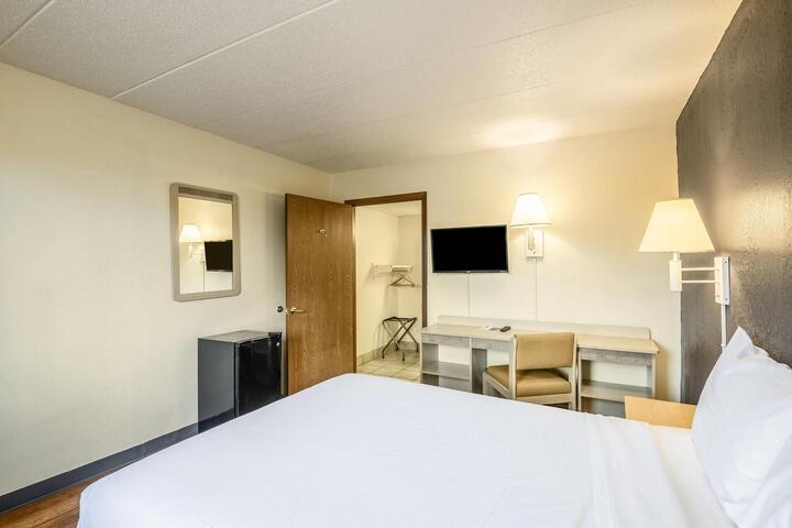 Room 17 of 18