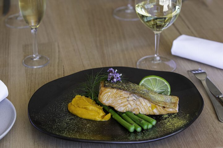 Dining 46 of 64