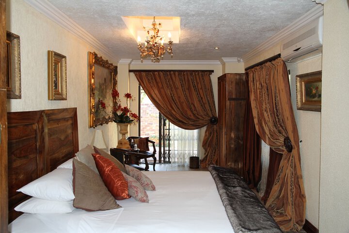 Room 3 of 18