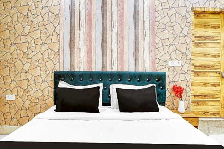 OYO Platinum Hotel