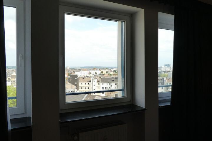 Room 35 of 62